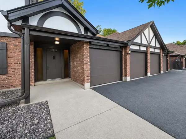 11151 Cottonwood Drive #19C, Palos Hills, IL 60465