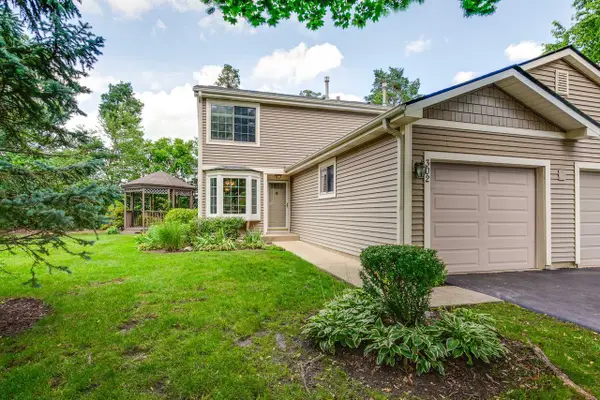 302 E Forest Knoll Drive, Palatine, IL 60074