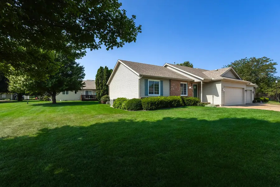 347 Country Club Court, Eldridge, IA 52748 - #2