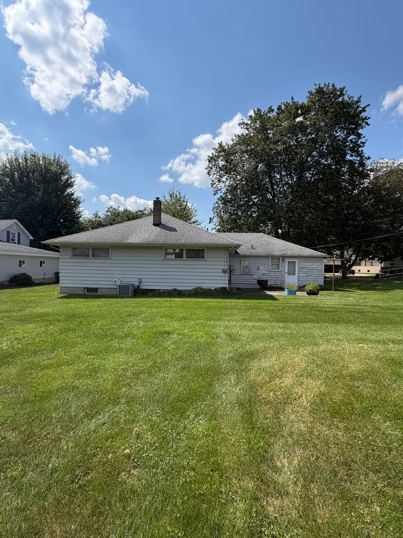 209 S 4th Avenue, Forreston, IL 61030 - #2