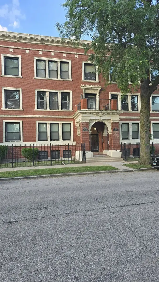 3733 S Lake Park Avenue #1, Chicago, IL 60653 - #2