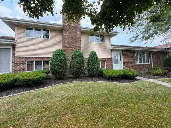7313 W 154th Street #44, Orland Park, IL 60462
