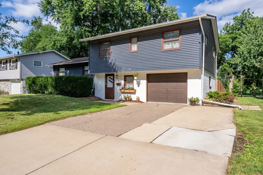 1717 Fairmeadows Drive, Bettendorf, IA 52722 - #2