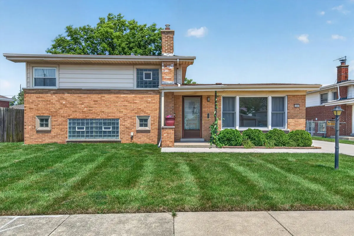 137 W Glengate Avenue, Chicago Heights, IL 60411 - #1