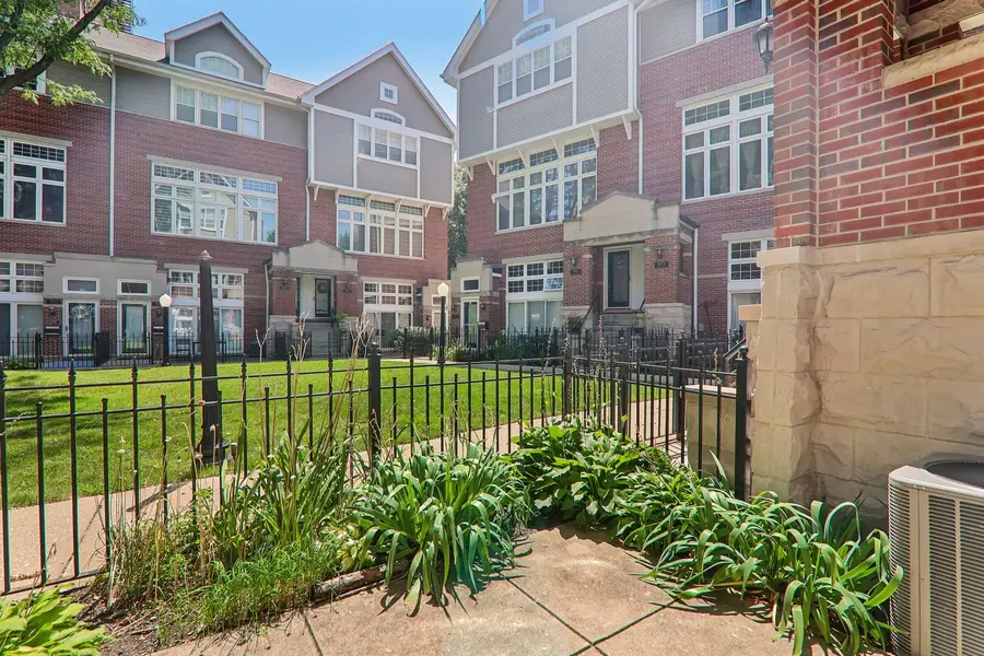 4930 S Cornell Avenue #E, Chicago, IL 60615 - #2