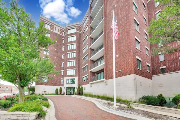 201 N Vail Avenue #307, Arlington Heights, IL 60004