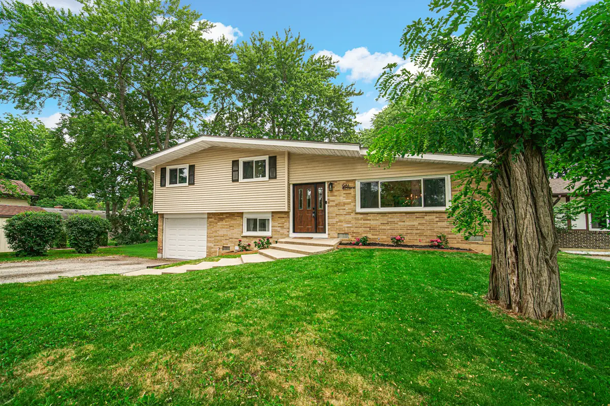 961 N Midlothian Road, Mundelein, IL 60060 - #1