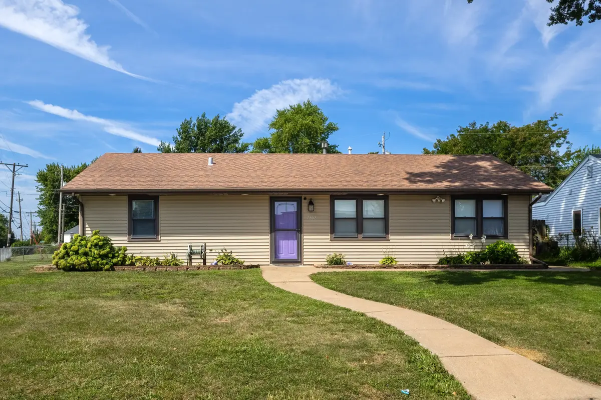 7202 Kelling Street, Davenport, IA 52806 - #1