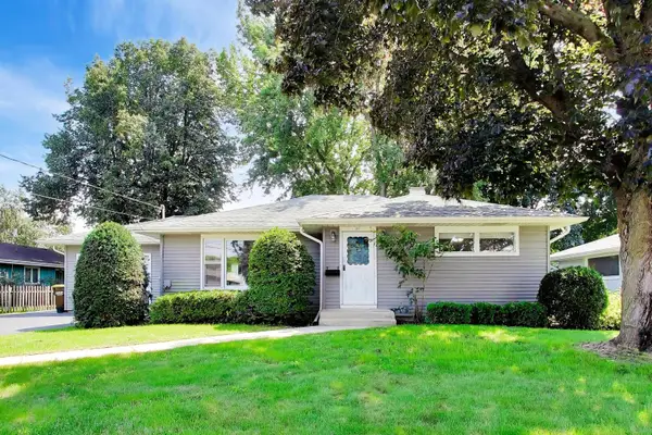 611 W Kimball Avenue, Woodstock, IL 60098