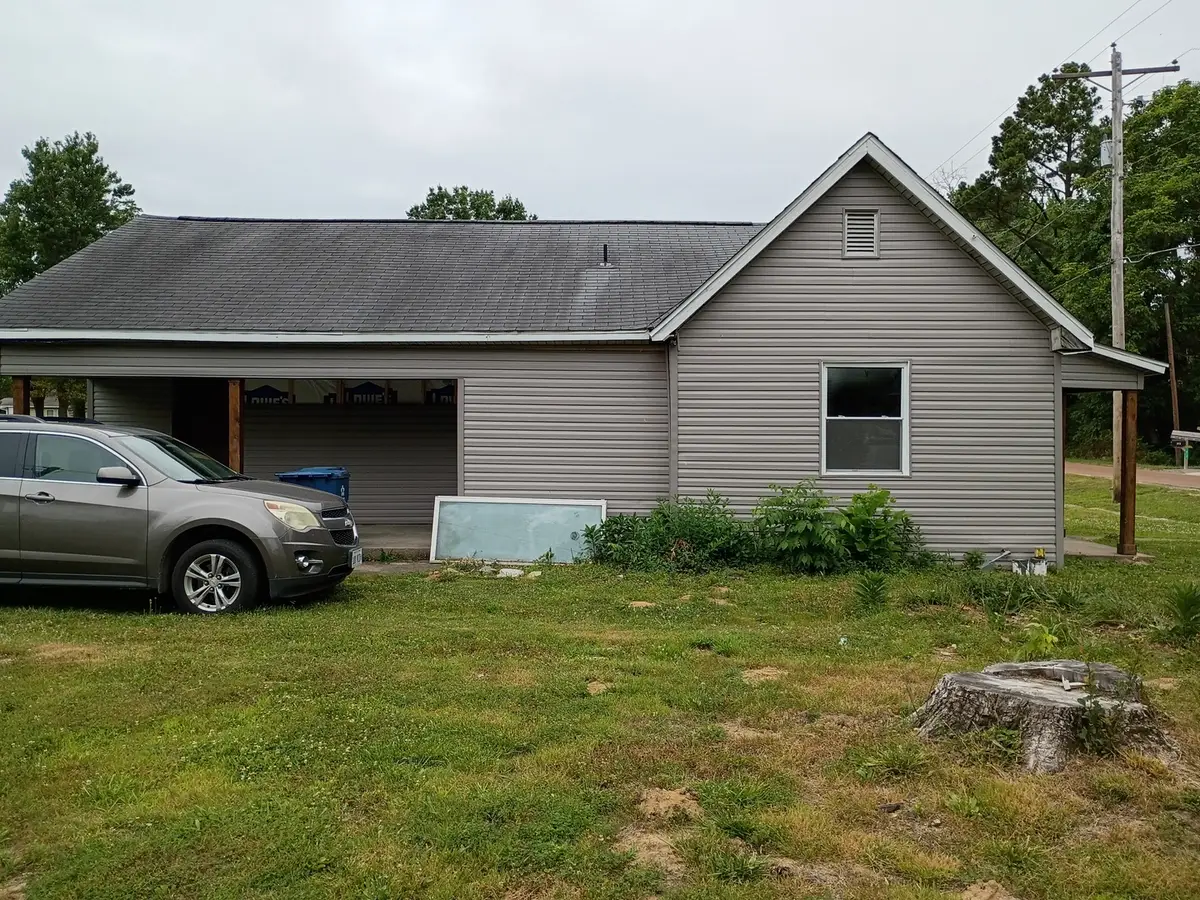 313 E Vermont Street, Carterville, IL 62918 - #1
