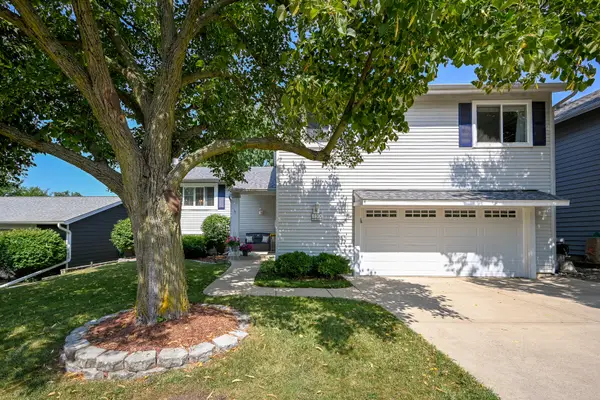 6930 Blue Flag Avenue, Woodridge, IL 60517