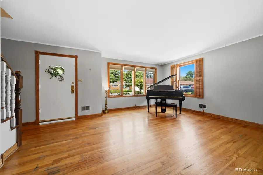 4101 W 109th Street, Oak Lawn, IL 60453 - #3