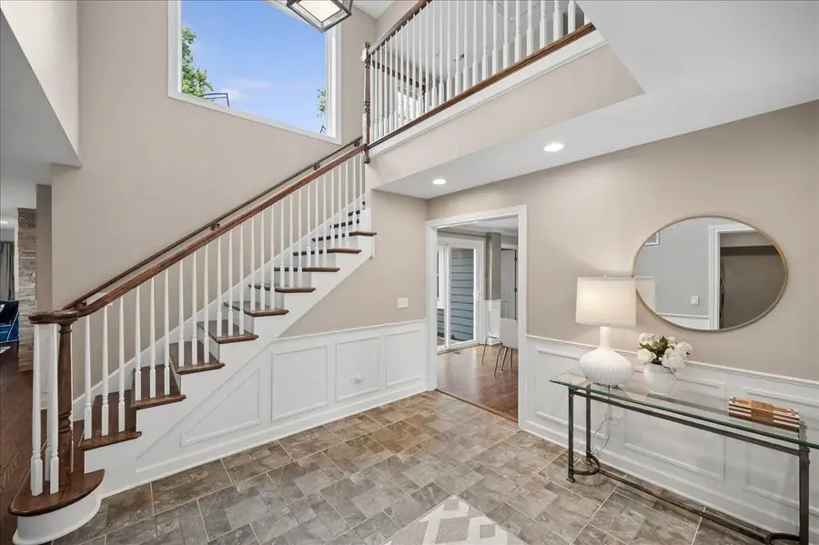 586 Earl Drive, Northfield, IL 60093 - #3