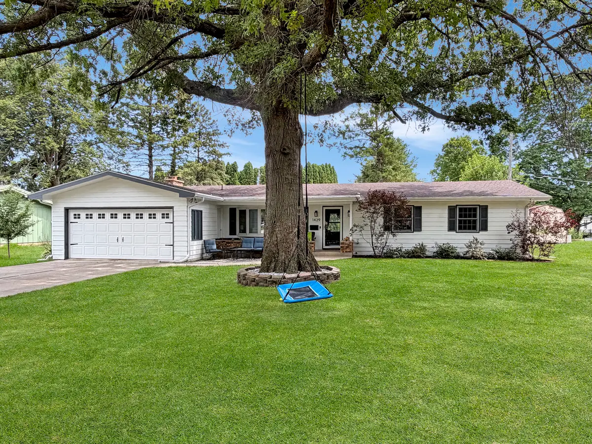 1429 Bolkinwood Drive, Freeport, IL 61032 - #1