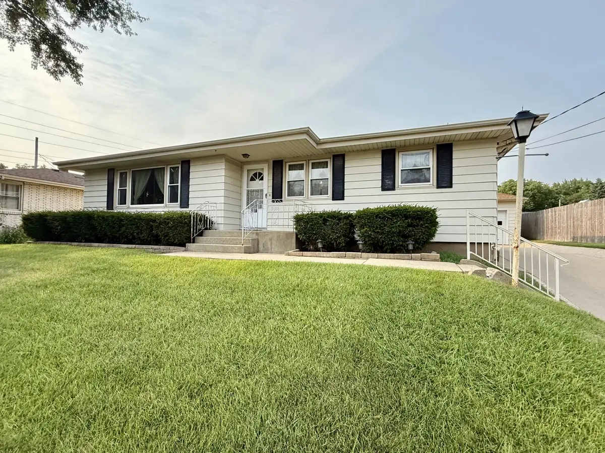 1021 7th Street, Peru, IL 61354 - #1