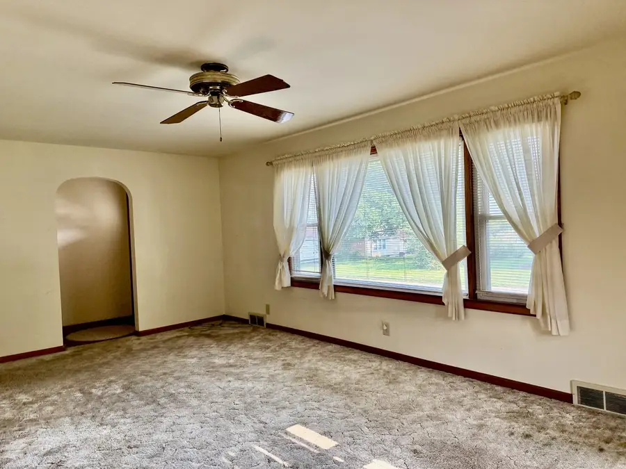 1021 7th Street, Peru, IL 61354 - #2