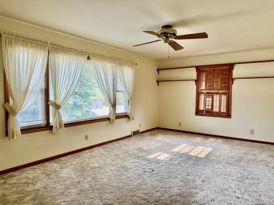 1021 7th Street, Peru, IL 61354 - #3