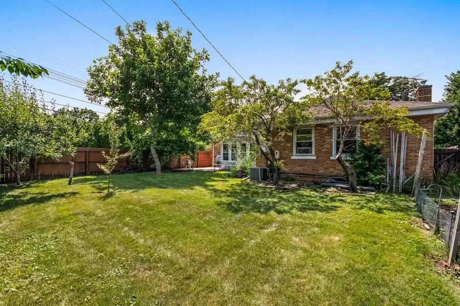 6815 N Tripp Avenue, Lincolnwood, IL 60712 - #2