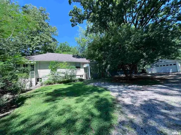 1312 W Sycamore Street, Carbondale, IL 62901