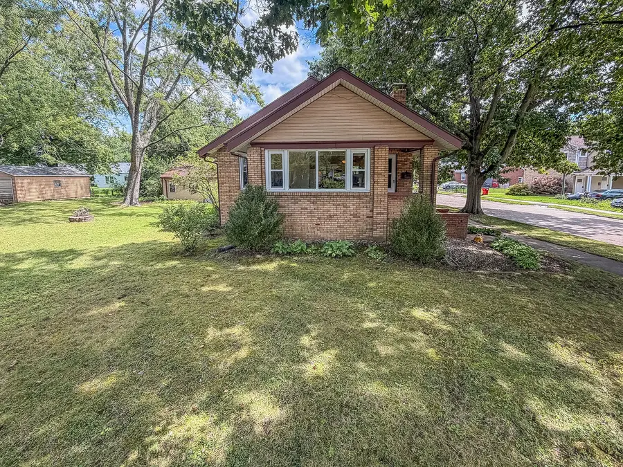 918 W Washington Street, Champaign, IL 61821 - #2