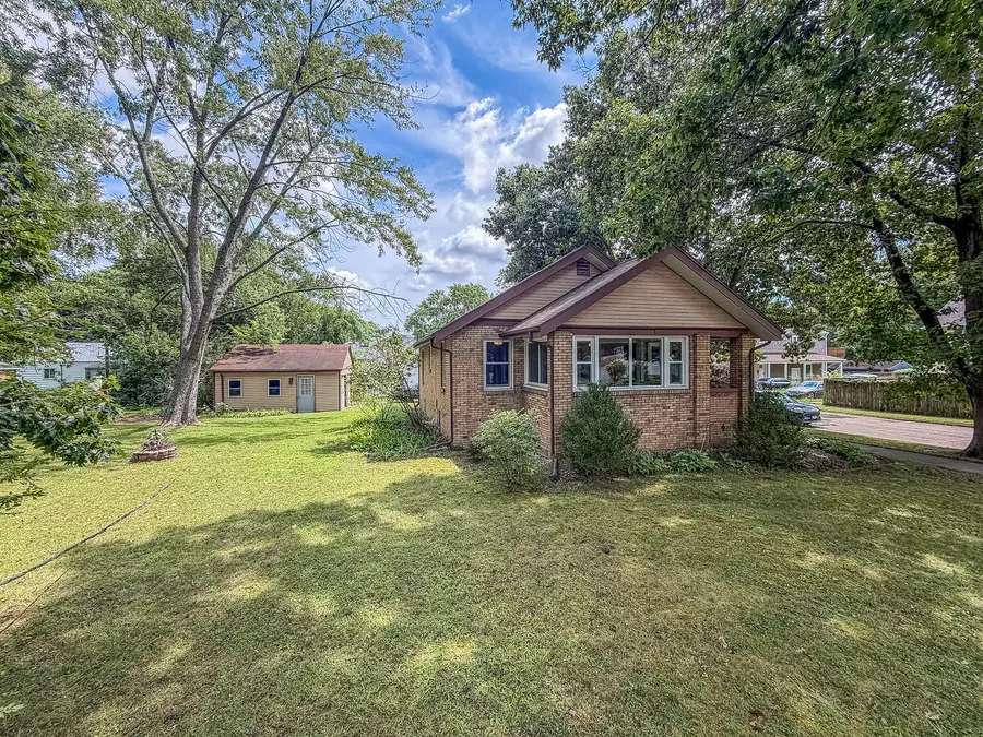 918 W Washington Street, Champaign, IL 61821 - #3