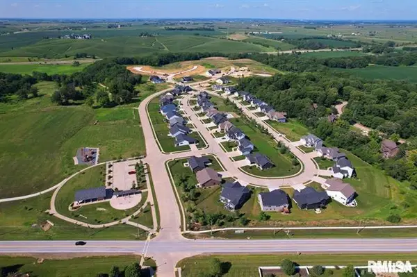 7117 Alvie Lane, Bettendorf, IA 52722