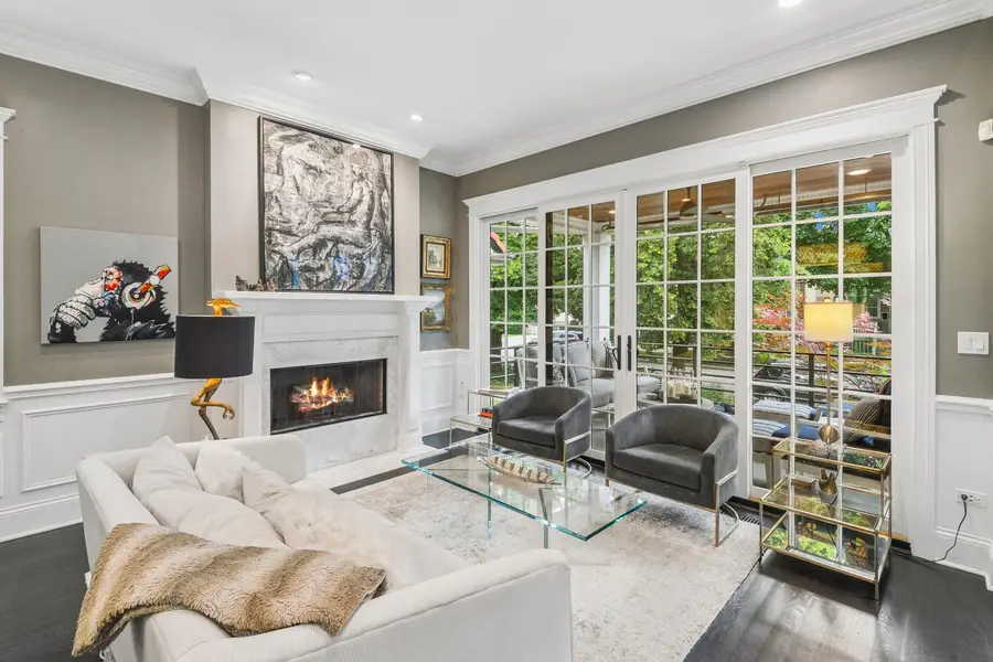 2109 W Sunnyside Avenue, Chicago, IL 60625 - #3
