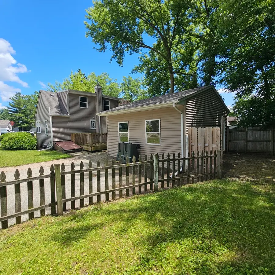 611 Golfview Drive, Round Lake Beach, IL 60073 - #3