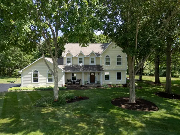 39W811 Hoeweed Lane, St. Charles, IL 60175