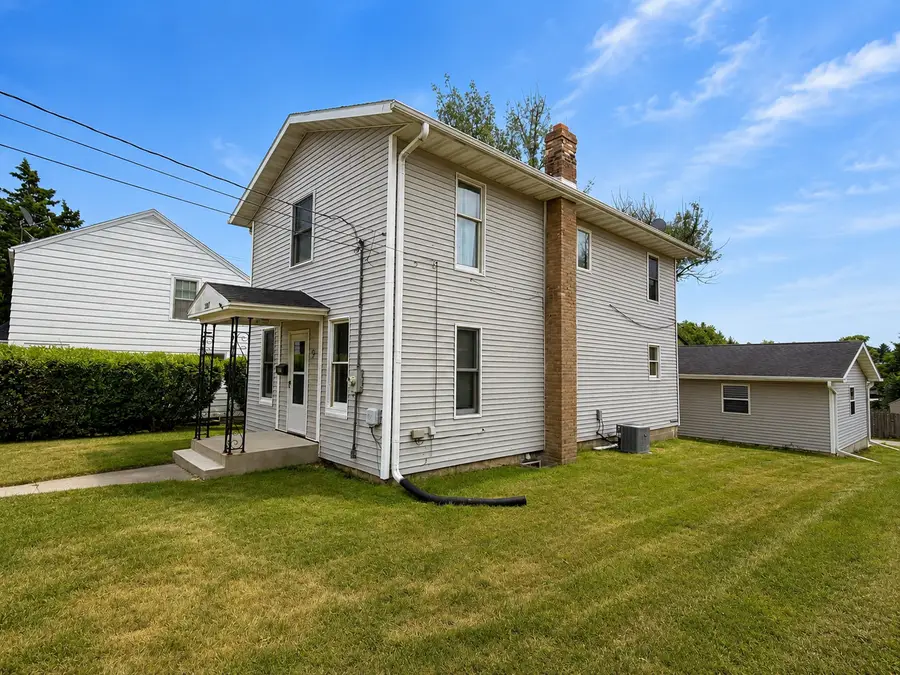 1207 W American Street, Freeport, IL 61032 - #2