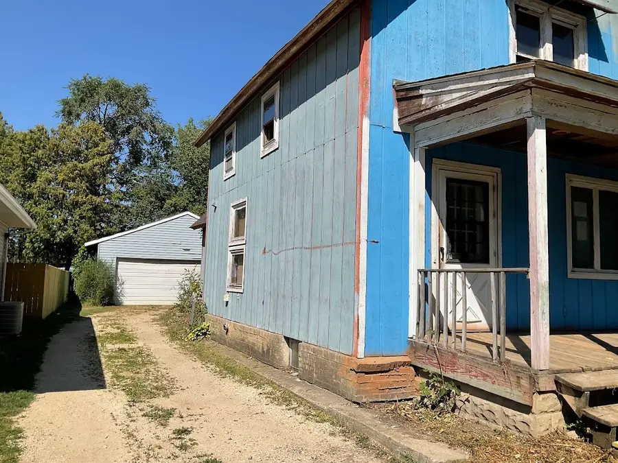 1121 Kishwaukee Street, Belvidere, IL 61008 - #2