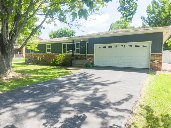 15 Lakedale Drive, Salem, IL 62881
