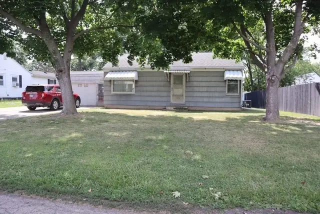 22 S Plum Street, Princeton, IL 61356 - #1