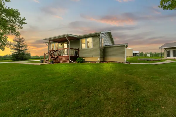 8353 Burns Hill Road, Clinton, IL 61727