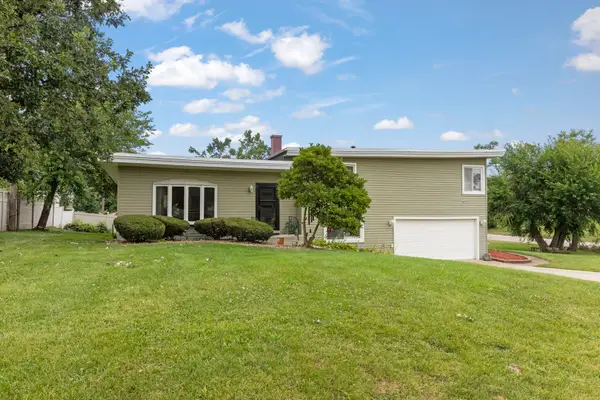8230 W 85th Street, Hickory Hills, IL 60457