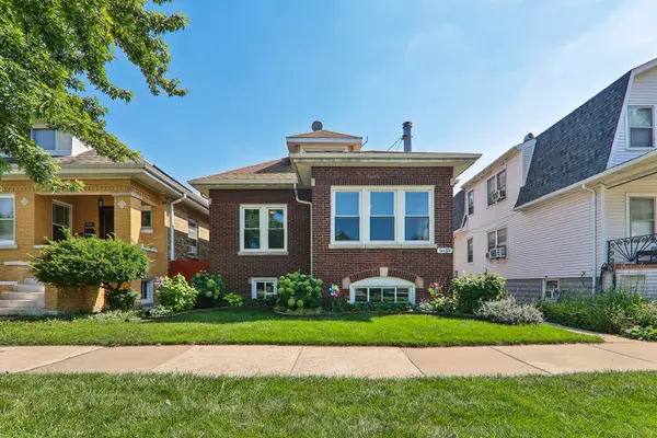 5633 W Cornelia Avenue, Chicago, IL 60634