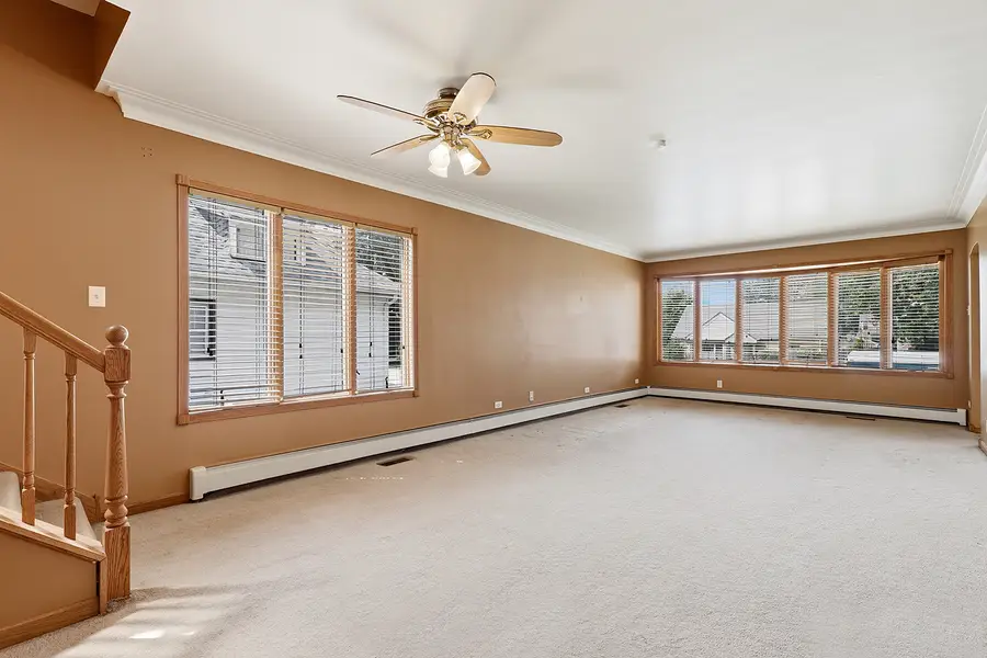 9817 Minnick Avenue, Oak Lawn, IL 60453 - #2