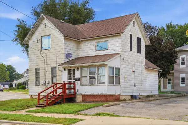 2 E 7th Street, Sterling, IL 61081
