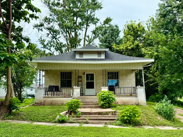 110 N Madison Street, Clayton, IL 62324