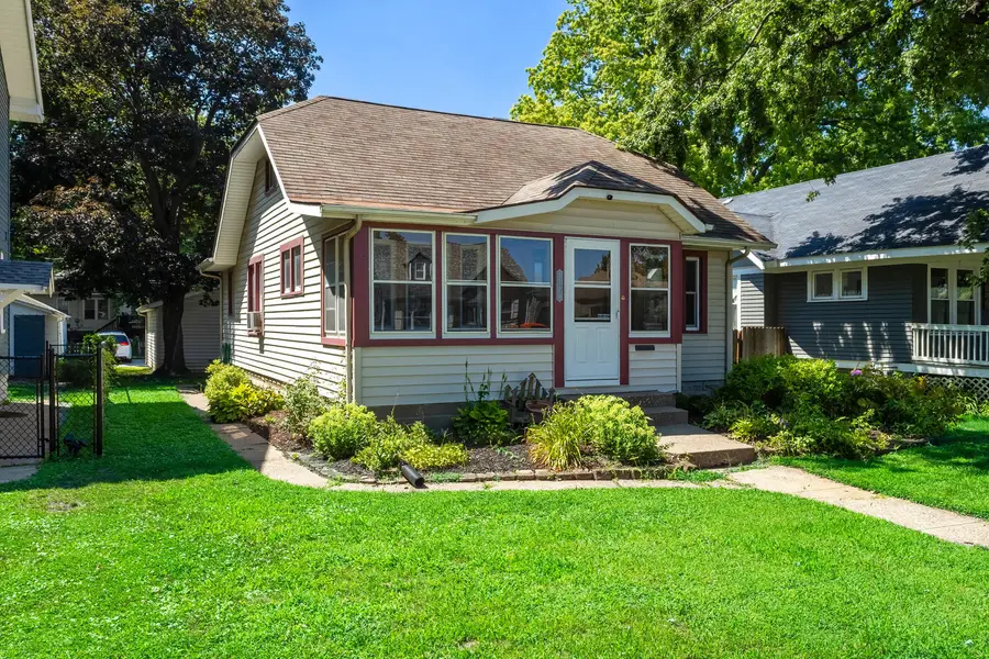 2720 Tremont Avenue, Davenport, IA 52803 - #2