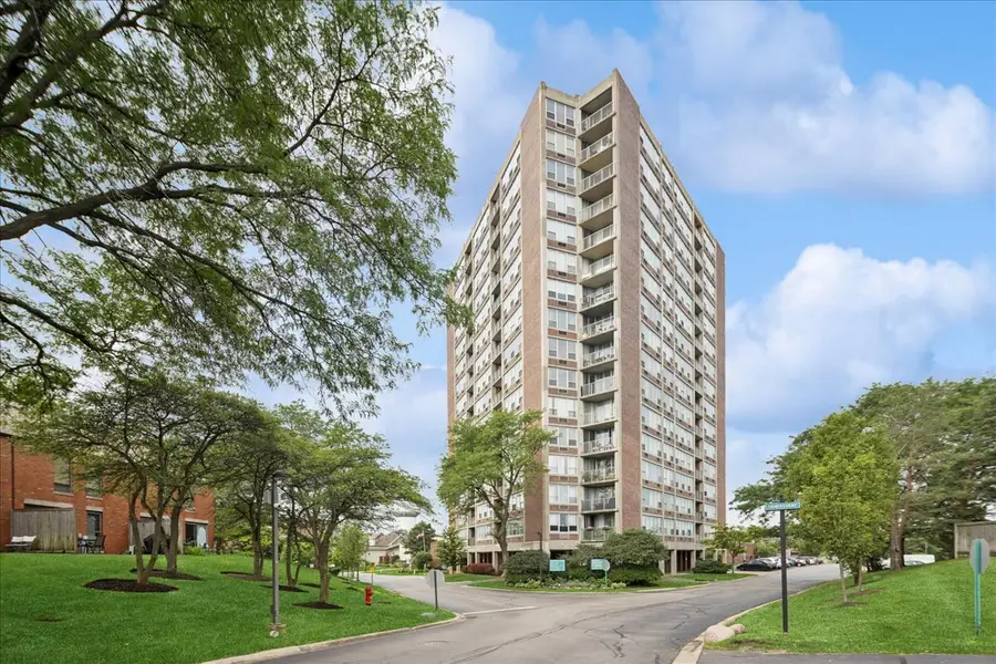 3925 Triumvera Drive #15G, Glenview, IL 60025 - #2