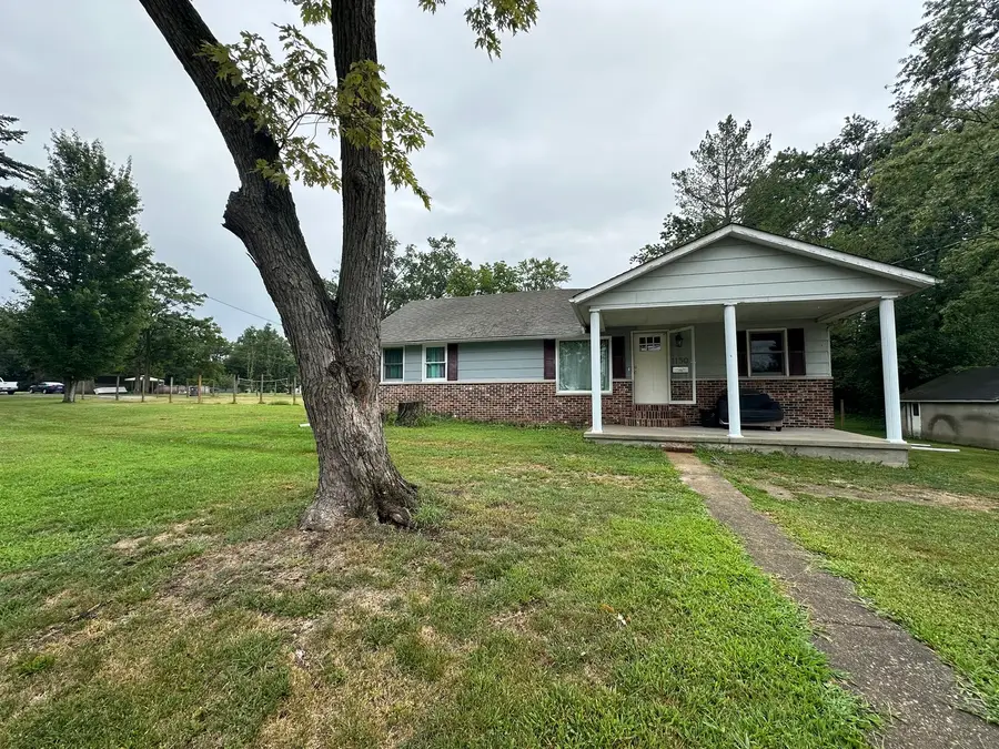 1130 W Webster Street, Benton, IL 62812 - #2