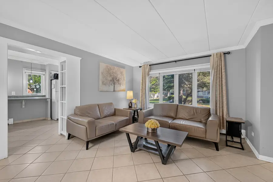 816 W Saint James Street #1W, Arlington Heights, IL 60005 - #3