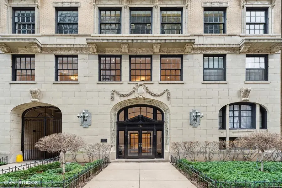 257 E Delaware Place #10AB, Chicago, IL 60611 - #1