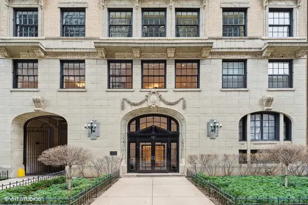 257 E Delaware Place #10AB, Chicago, IL 60611