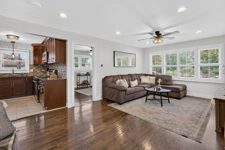 1043 Walter Street, Lemont, IL 60439 - #2