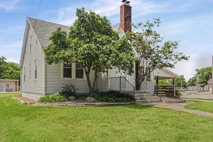 851 11th Street, Carlyle, IL 62231 - #2