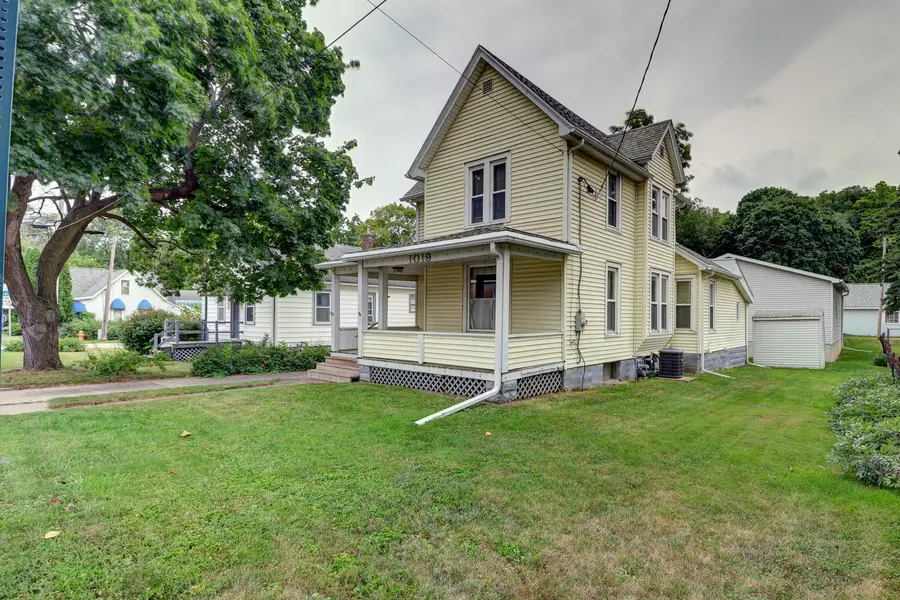 1019 Palmyra Street, Dixon, IL 61021 - #2
