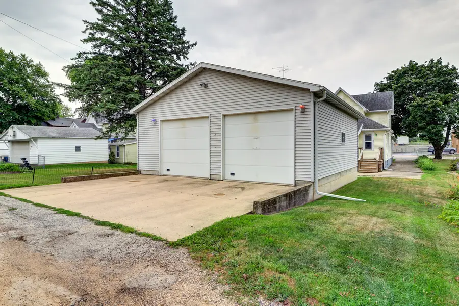 1019 Palmyra Street, Dixon, IL 61021 - #3
