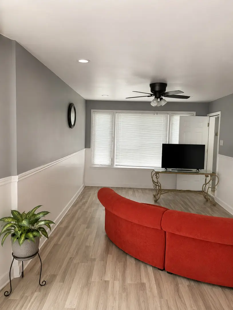9211 S Clyde Avenue, Chicago, IL 60617 - #3